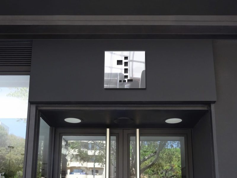 fachada Logoone simbolo